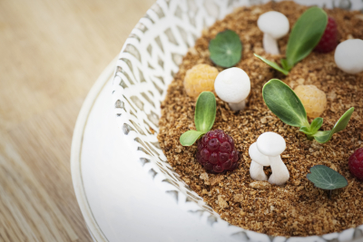 Detalles de los platos y del comedor del restaurante Romera Bistro