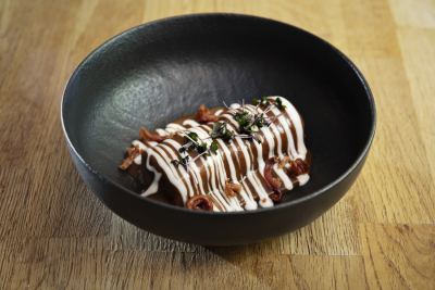 Detalles de los platos y del comedor del restaurante Romera Bistro