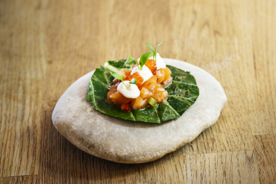 Detalles de los platos y del comedor del restaurante Romera Bistro