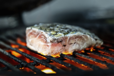 Detalles de los platos y del comedor del restaurante Romera Bistro