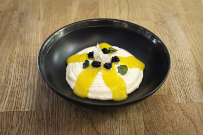 Detalles de los platos y del comedor del restaurante Romera Bistro